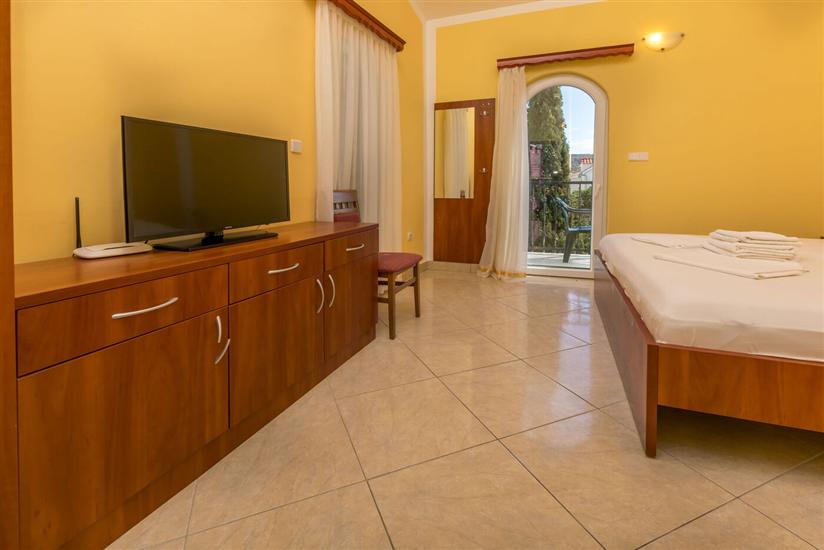 Room S3, for 2 persons