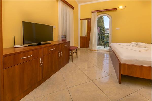 Room S3, for 2 persons