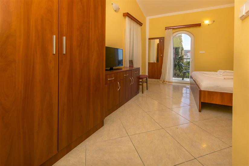 Room S3, for 2 persons