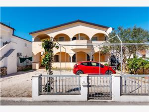 Apartment North Dalmatian islands,BookHasnekFrom 140 €
