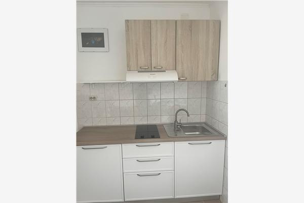 Room S2, for 3 persons