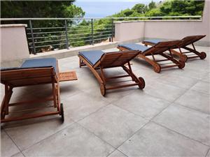 House Pine tree Lokva Rogoznica, Size 300.00 m2, Airline distance to the sea 150 m, Airline distance to town centre 200 m