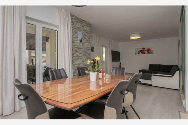 Apartment A1, for 6 persons