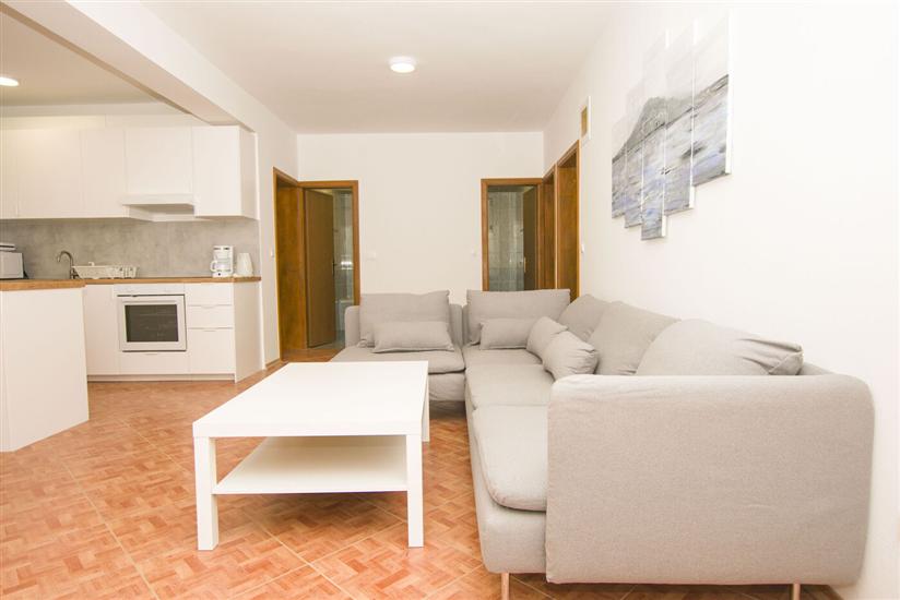 Apartment A5, for 8 persons