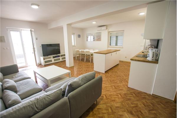 Apartment A5, for 8 persons