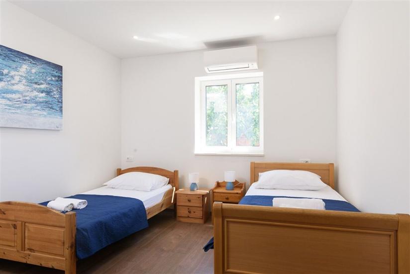 Apartment A2, for 5 persons