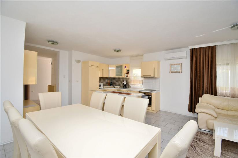 House K1, for 9 persons