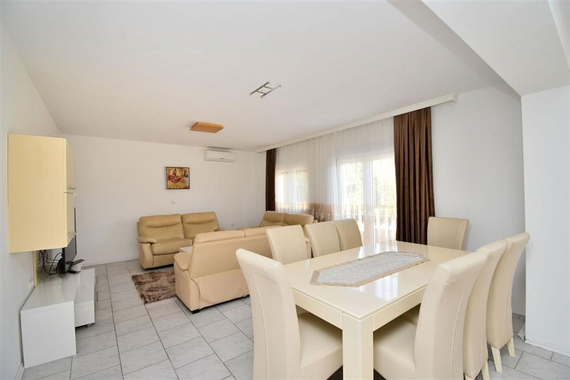 House K1, for 9 persons