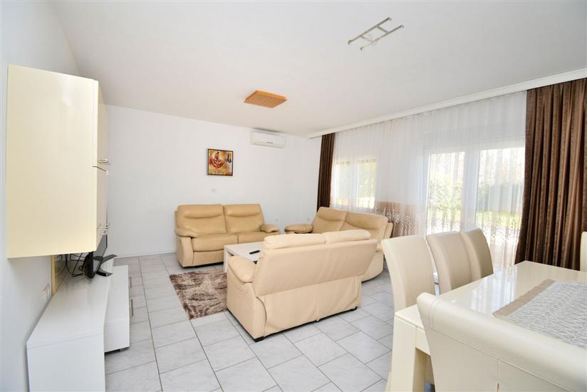 House K1, for 9 persons