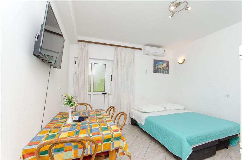 Apartment A1, for 5 persons