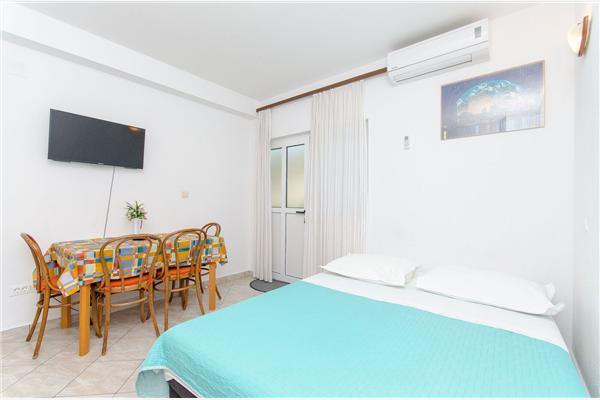 Apartment A1, for 5 persons