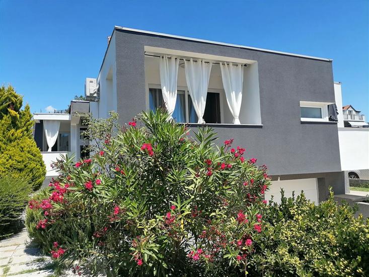 Apartments Dora