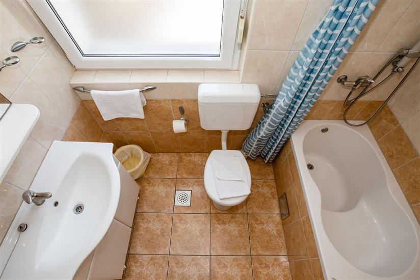 Room S1, for 3 persons