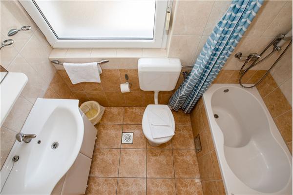 Room S1, for 3 persons