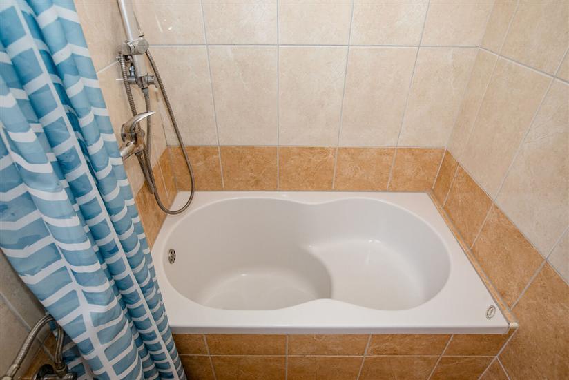 Room S1, for 3 persons