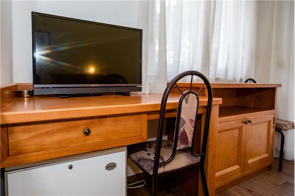 Room S1, for 3 persons