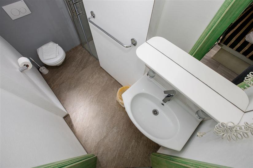 Room S2, for 3 persons