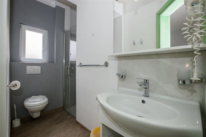 Room S2, for 3 persons