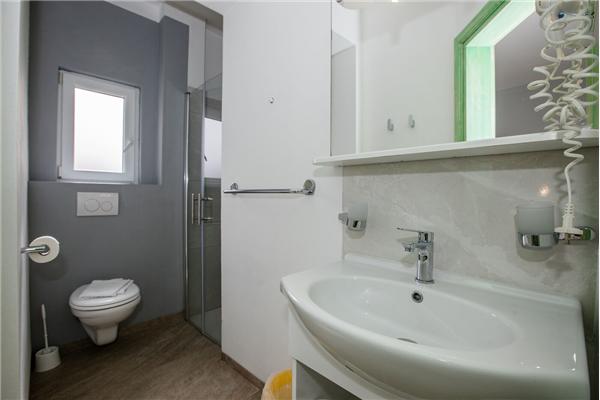 Room S2, for 3 persons