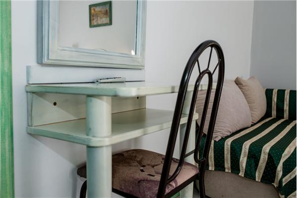 Room S2, for 3 persons