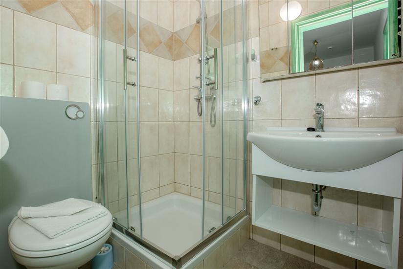 Room S3, for 3 persons