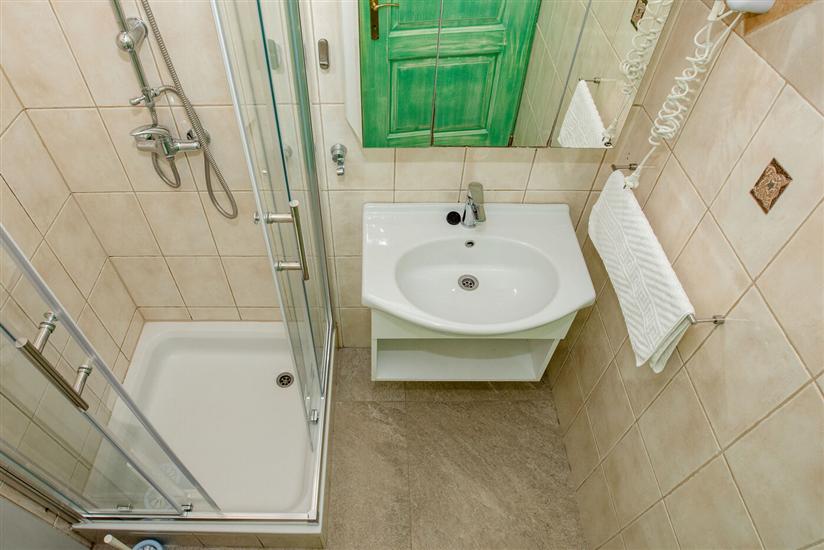 Room S3, for 3 persons