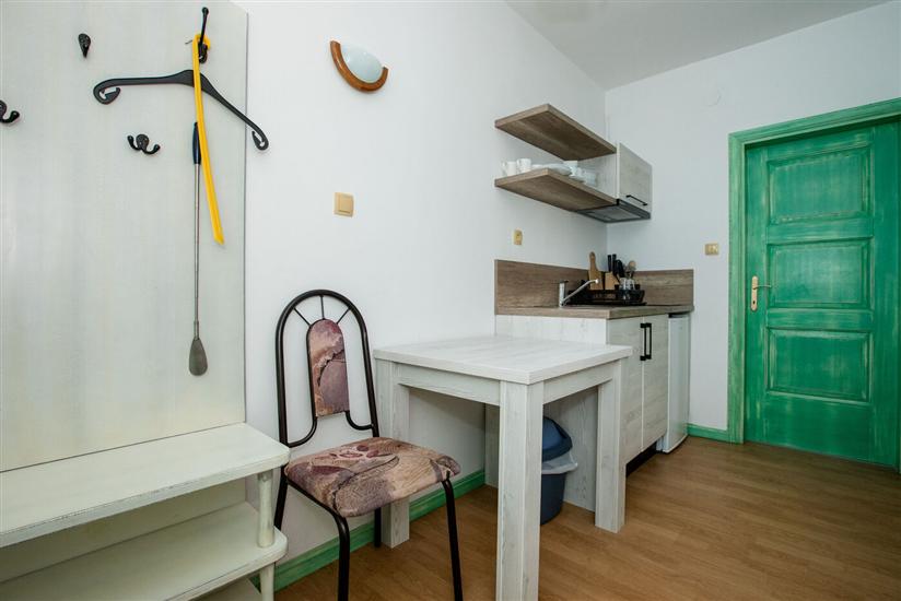 Room S3, for 3 persons