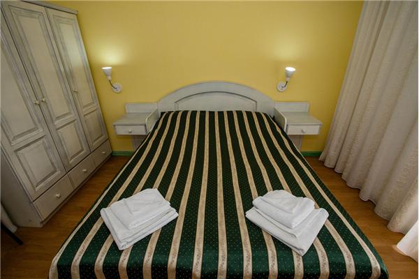 Room S3, for 3 persons