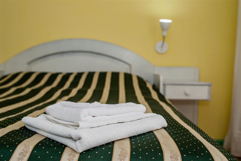 Room S3, for 3 persons