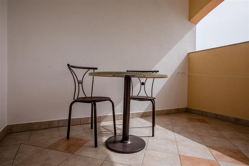 Room S3, for 3 persons