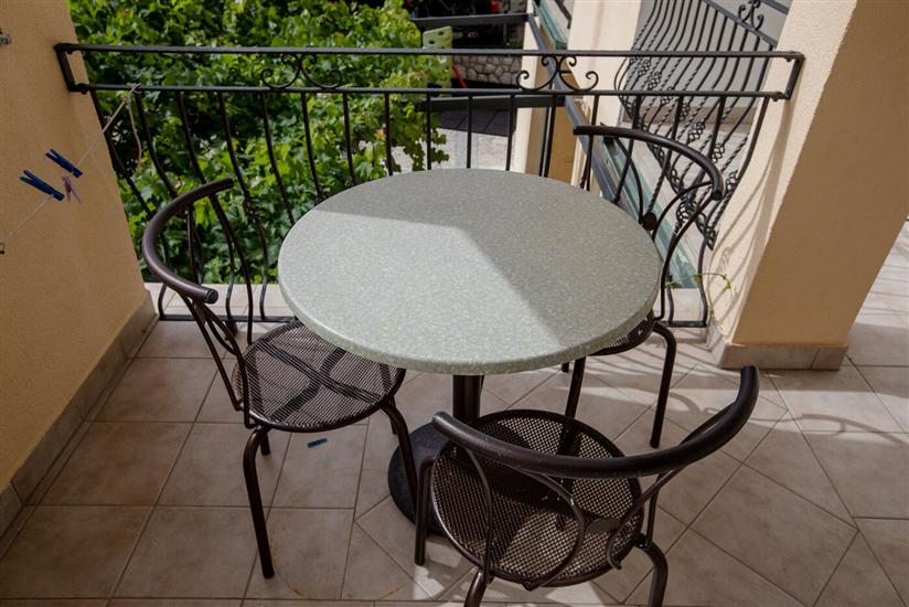 Room S3, for 3 persons