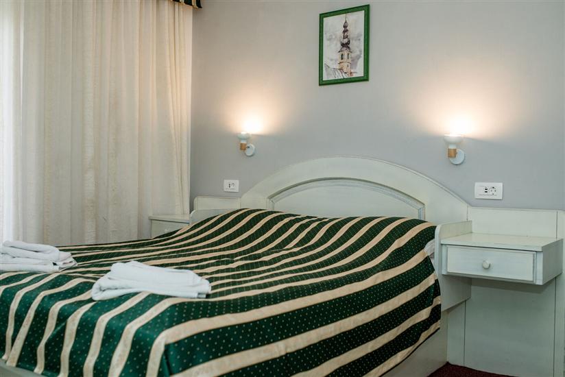 Room S4, for 4 persons