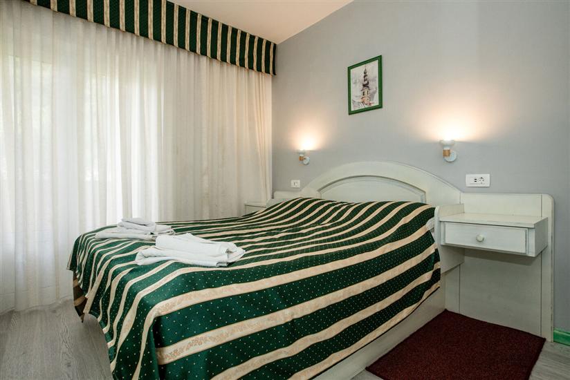 Room S4, for 4 persons