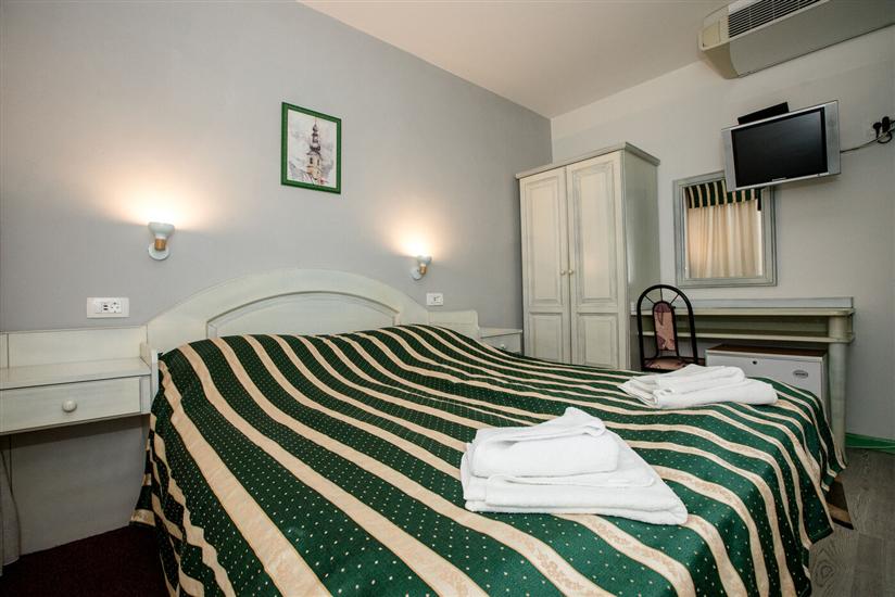 Room S4, for 4 persons