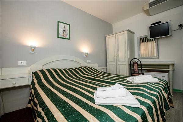 Room S4, for 4 persons