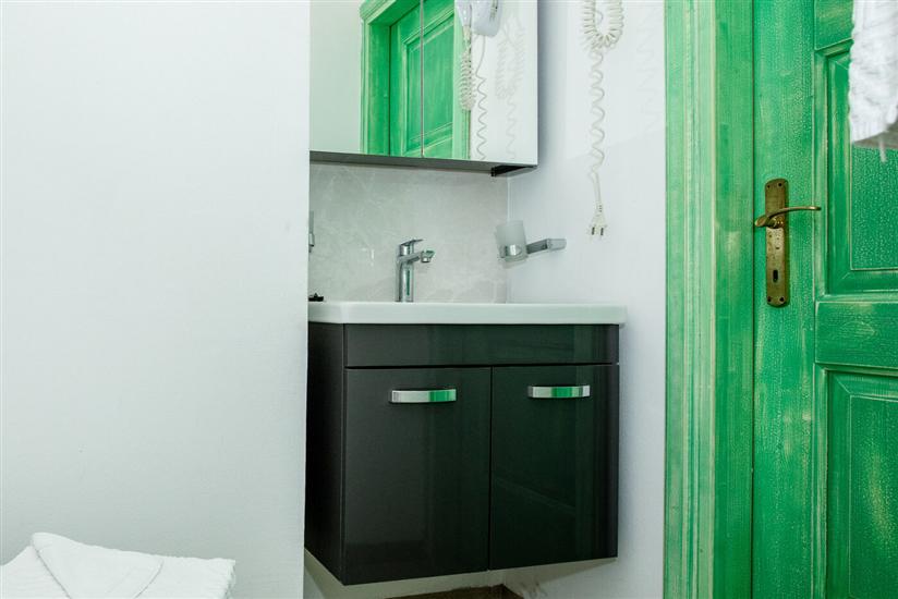 Room S4, for 4 persons