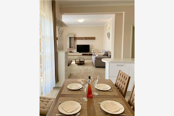 Apartment A2, for 6 persons