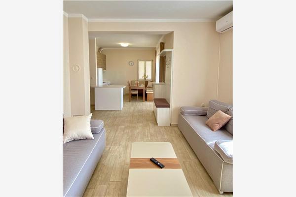 Apartment A2, for 6 persons