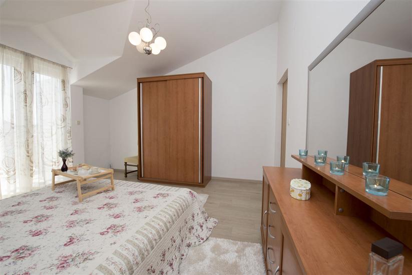 Apartment A2, for 5 persons