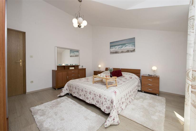 Apartment A2, for 5 persons