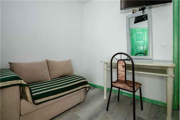 Room S5, for 3 persons