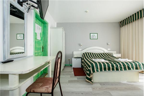 Room S5, for 3 persons