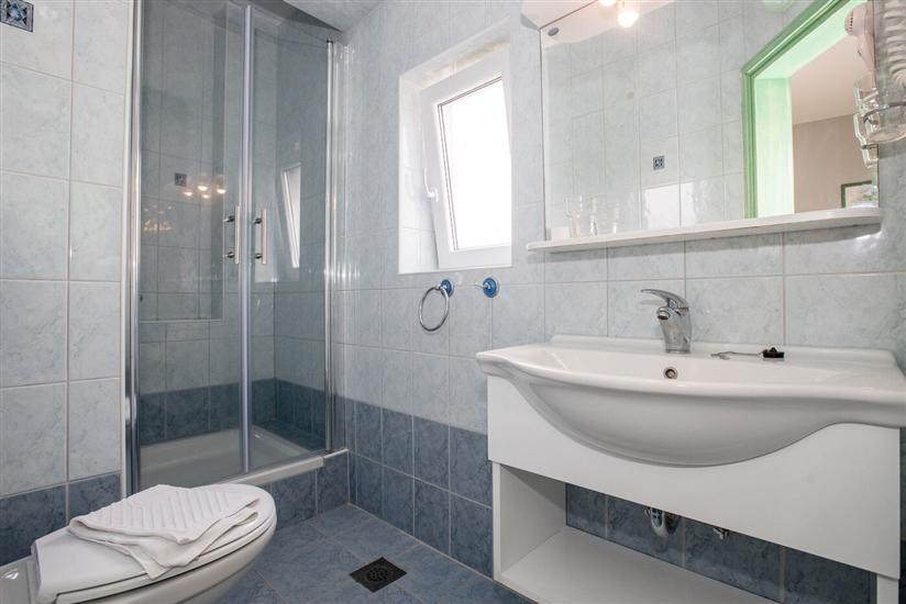 Room S5, for 3 persons