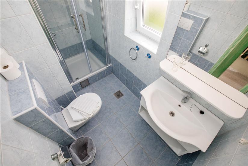 Room S5, for 3 persons