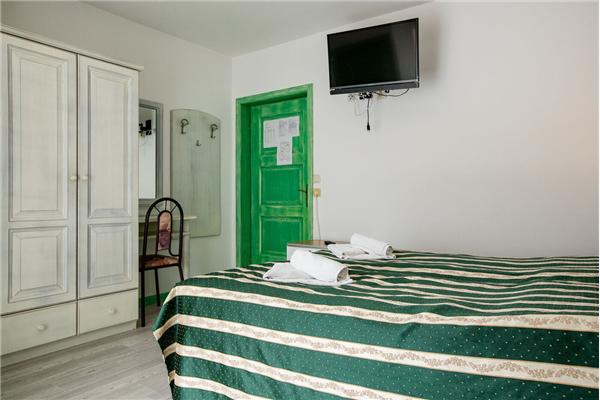 Room S6, for 4 persons