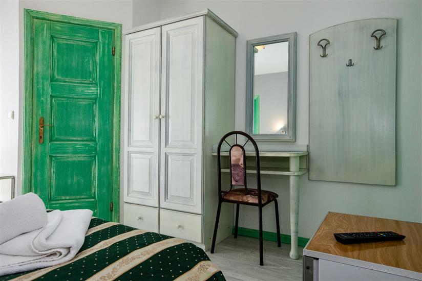 Room S6, for 4 persons