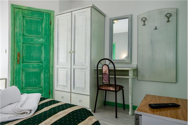 Room S6, for 4 persons