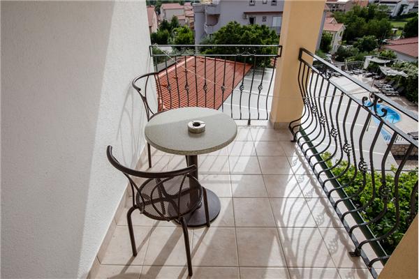 Room S6, for 4 persons