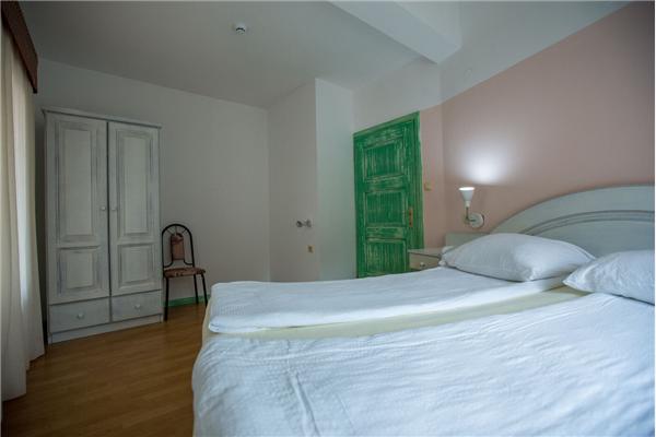 Room S7, for 4 persons