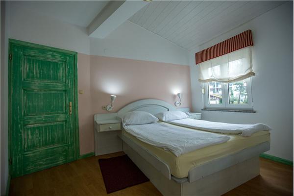 Room S7, for 4 persons